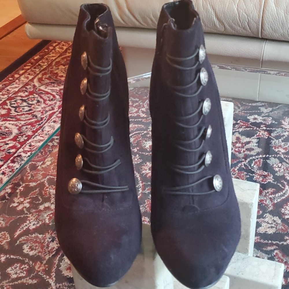 Boots - Picture 2 of 4